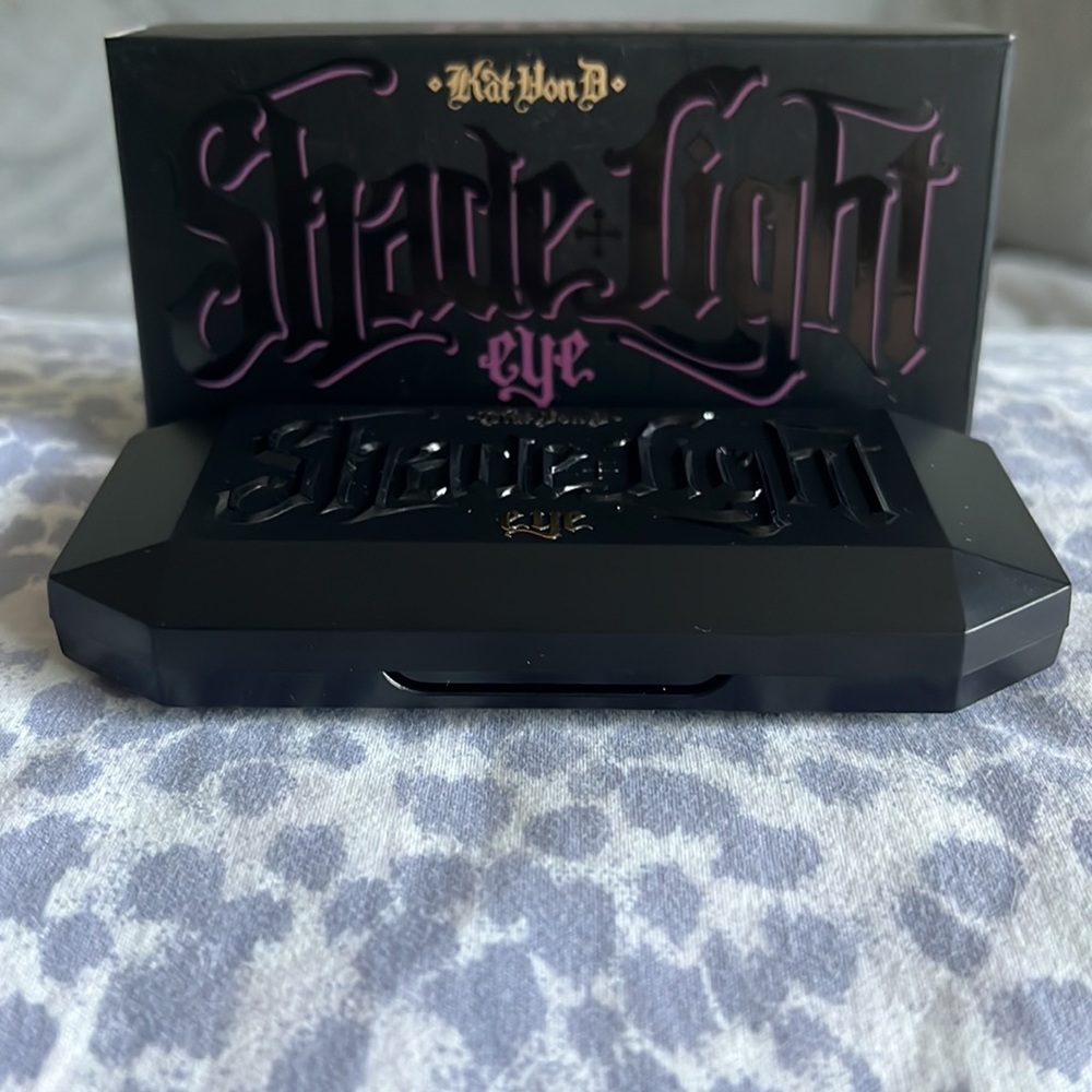 Kat Von D eyeshadow 🖤